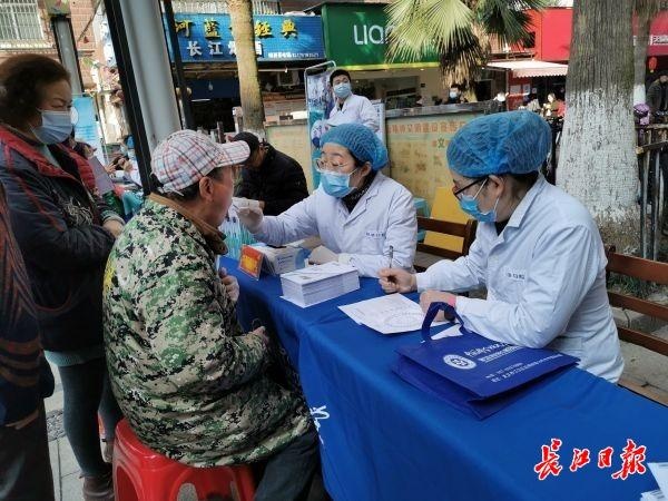 下沉单位选派*党**员每月脱产进社区，年轻*党**员成社区“临时干事”