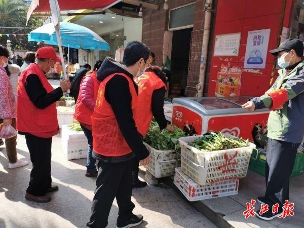 下沉单位选派*党**员每月脱产进社区，年轻*党**员成社区“临时干事”