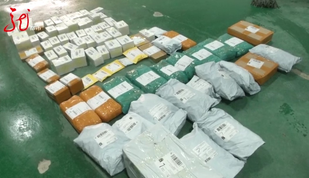 快递不给送上门可以追究什么责任,快递不给退钱打什么电话