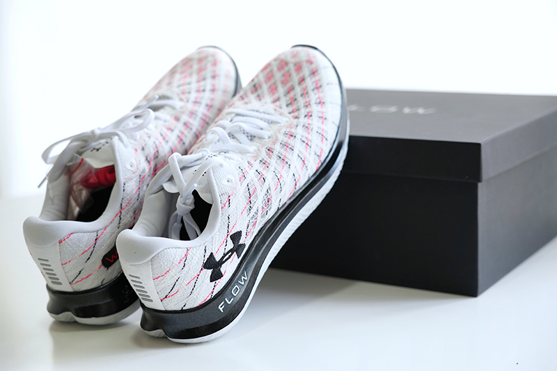 UAFLOWVelocitiWind开箱：一双没有“外底”的跑鞋是什么样的