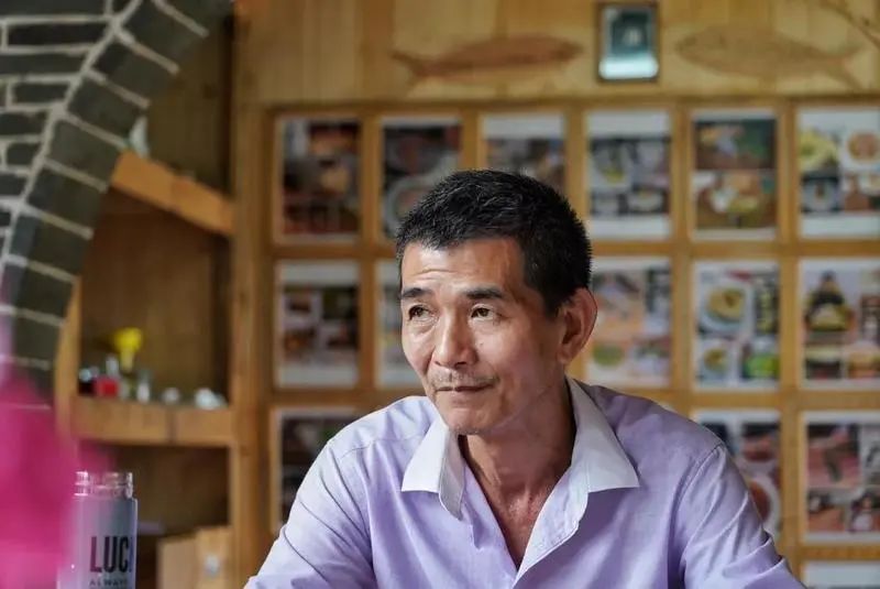 广州单亲爸爸花高价培养儿子，拒绝再婚，19岁儿子留学后却自杀了