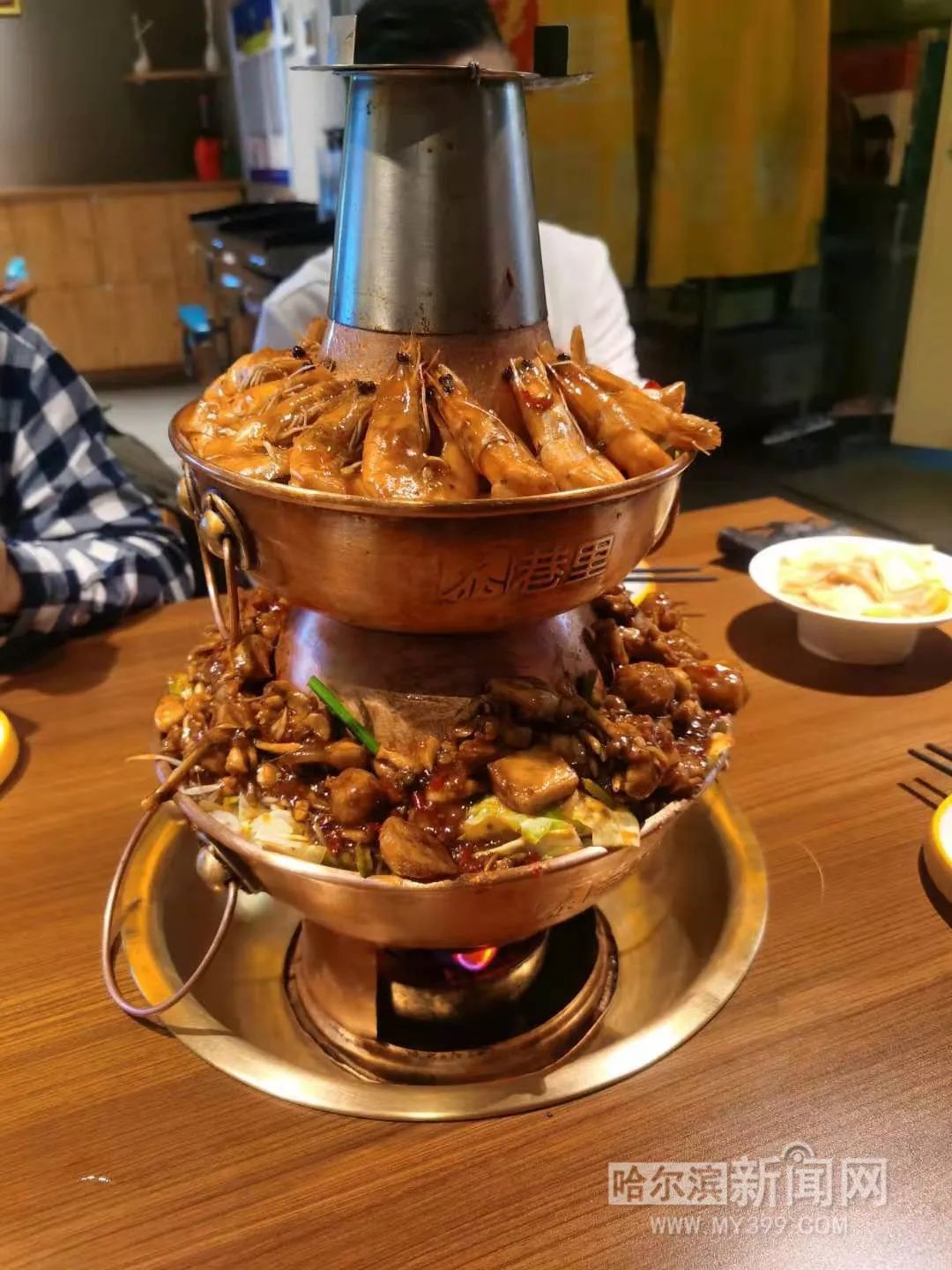 朋友圈花百元可团购原价300元火锅套餐，分销达人躺在朋友圈里边吃边玩一年获上万元佣金丨团购平台“大战”盯上冰城饭店“闲台市场”