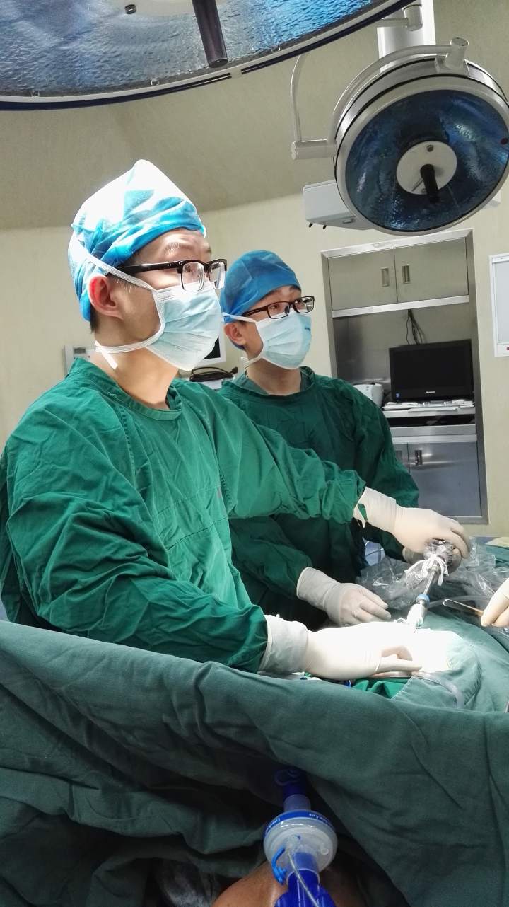 一厘米小铁丝吞进肚子怎么办,3厘米长铁丝吃进肚子能排出吗