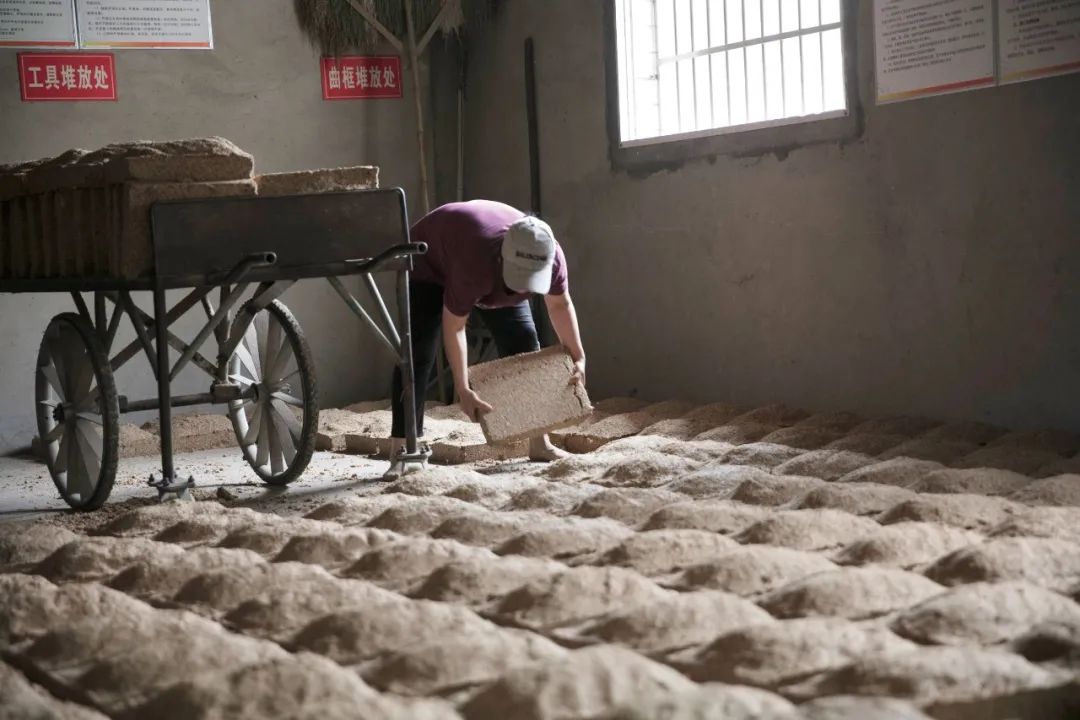 酒的个人名片图片,茅台镇酒老板名单
