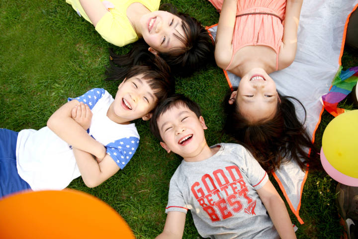 “我控制不住啊！”14岁漂亮女孩硬生生把自己拔成秃顶，真相令人唏嘘