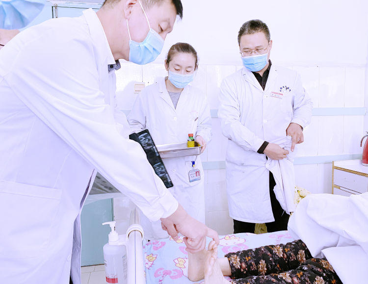 珍膝爱膝呵护负重前行的你淄博高新（田氏）骨伤医院“全国保膝日”大型义诊等你来