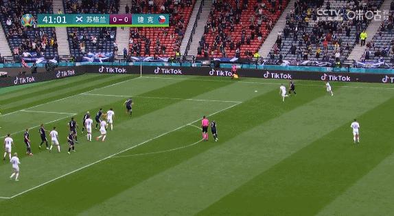 希克45米超远吊射捷克2-0苏格兰,希克惊天远射捷克力擒苏格兰