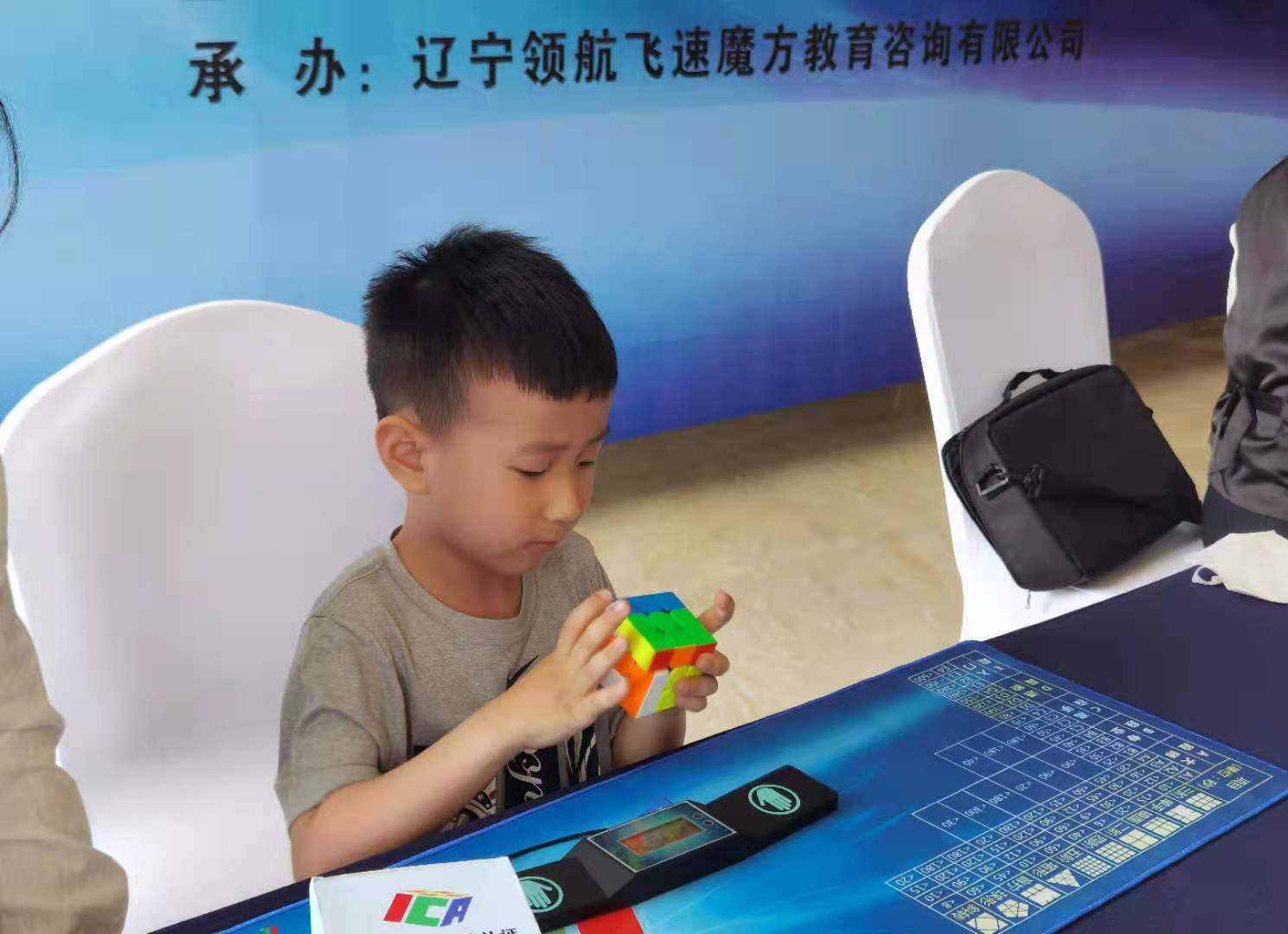 小朋友玩转魔方,一起来玩转小魔方