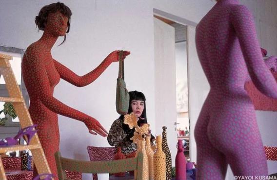 草间弥生本人,草间弥生个人简介