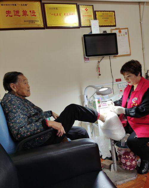 9年免费修脚3000余人次，铜川一热心大姐入选陕西好人