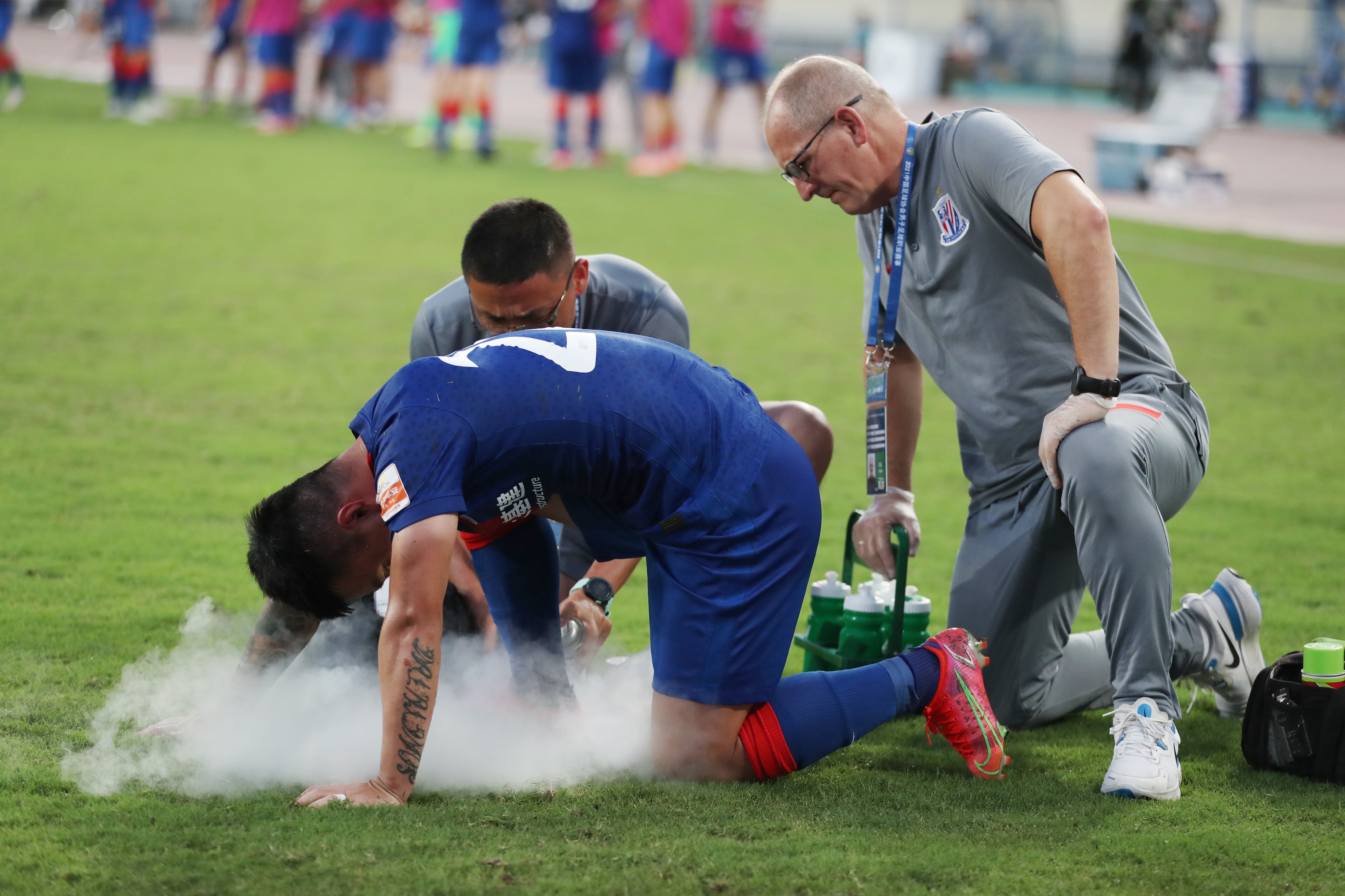针对球员不同情况进行训练，申花下轮或大面积轮换
