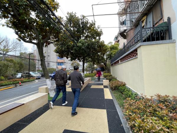 拆掉240米长围墙后，紧邻上海内环的这4个老公房小区，开始“逆袭”