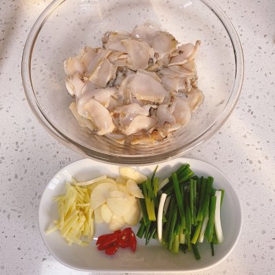 葱焖鲍鱼最正宗的做法,鲜味十足的葱油鲍鱼