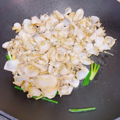 葱焖鲍鱼最正宗的做法,鲜味十足的葱油鲍鱼