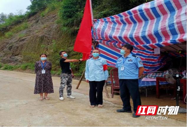 战疫一线铿锵玫瑰展巾帼风采,疫情防控红色娘子军