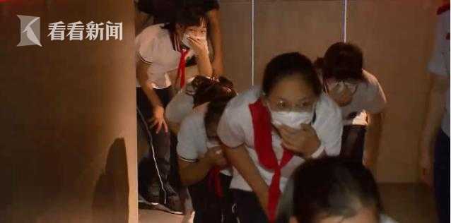 消防大队到校指导学校消防工作,开学第一课消防进校园视频