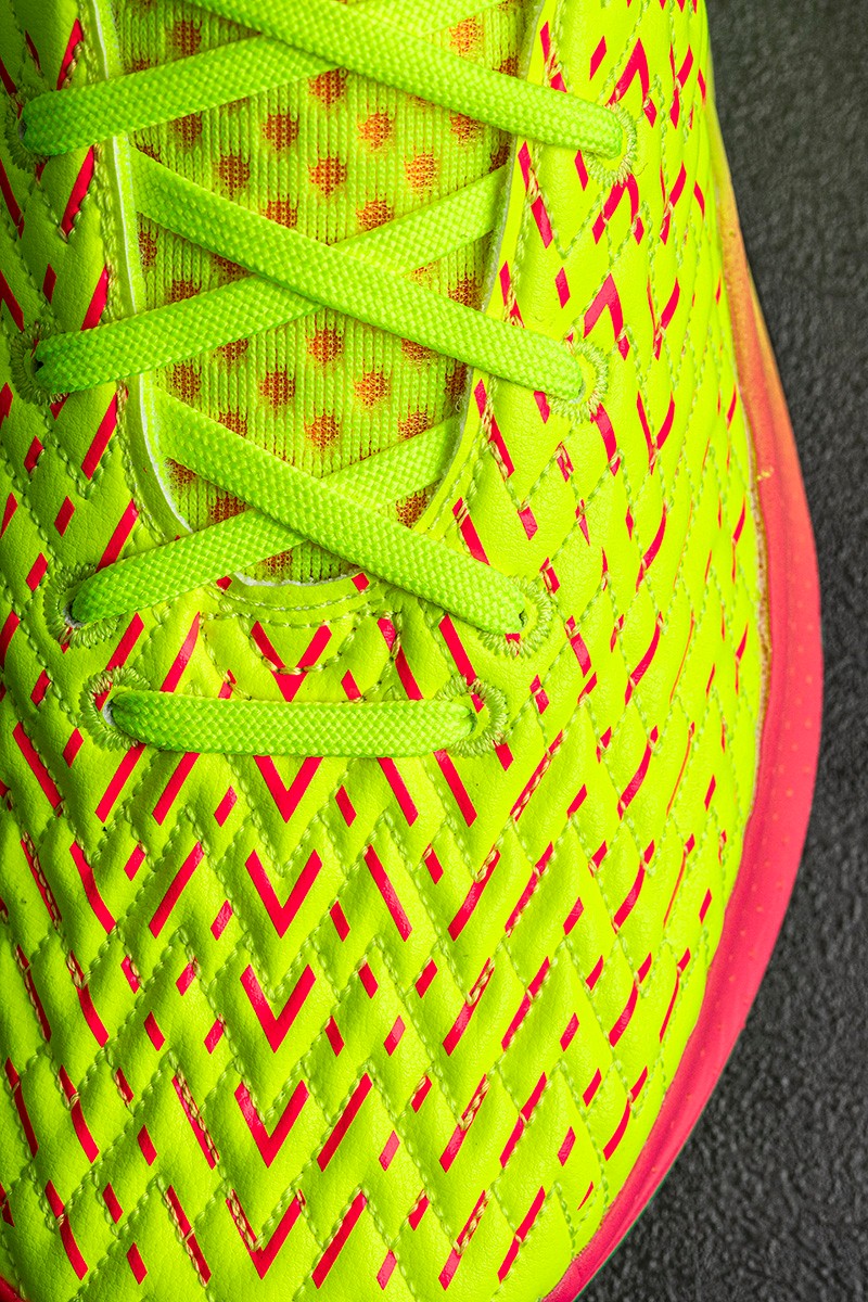 UA「仿生黑科技」曝光！这才叫「定制级」脚感