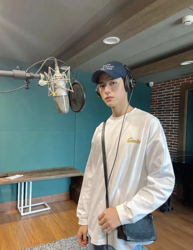 李宁时装周卫衣明星同款,网红爆款加绒卫衣明星同款