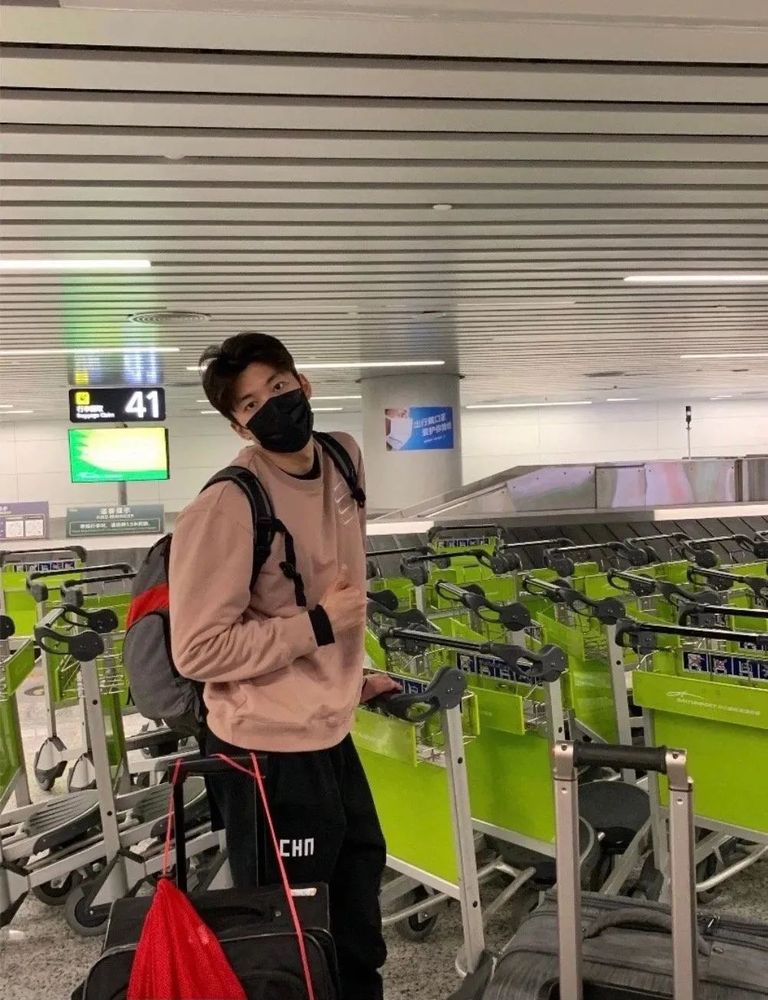 运动员穿的衣服品牌,之前运动员都穿什么品牌