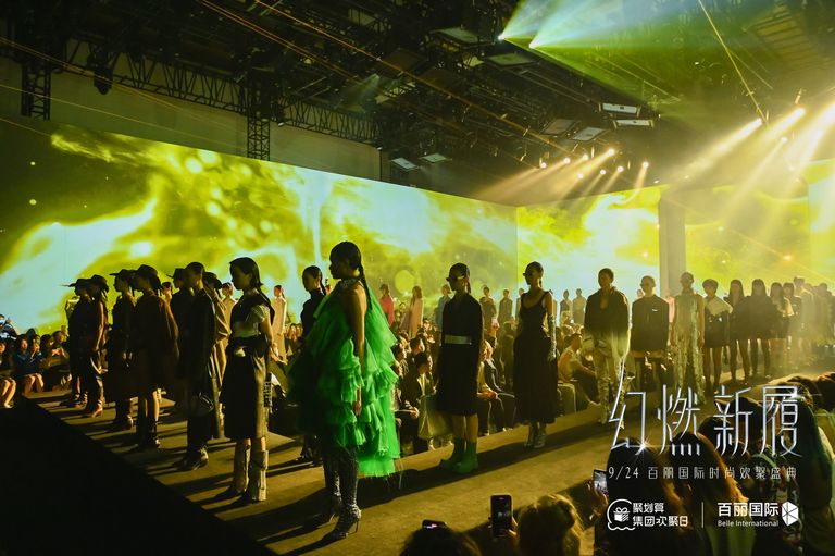 百丽春夏大秀,群星秀场