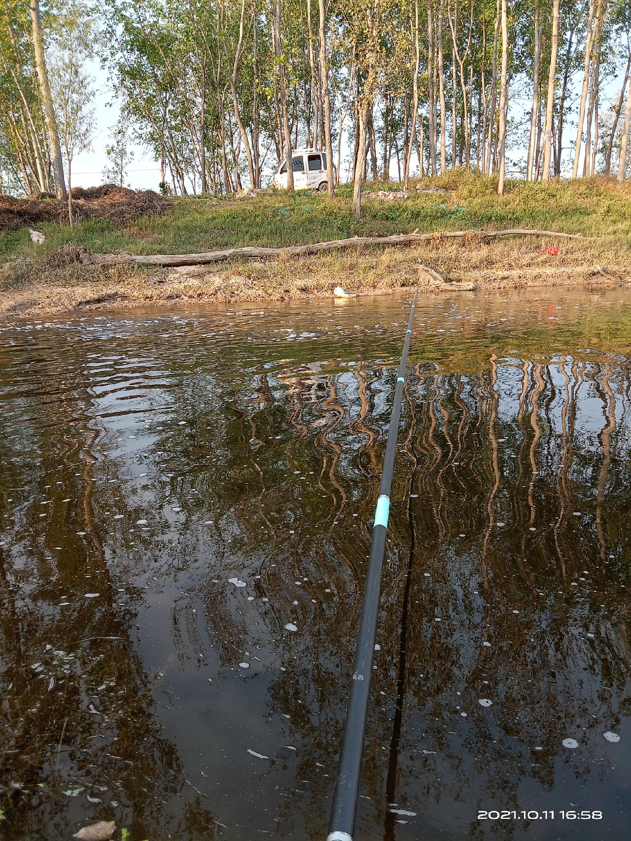 夜钓走水太厉害漂立不起来,夜钓鱼起浮到水面了怎么钓