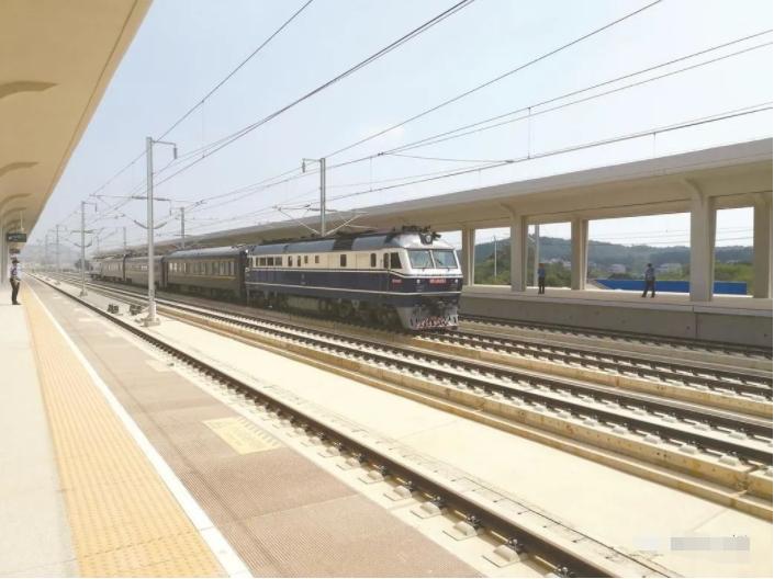 微关注：黄梅观察，挺起工业的脊梁