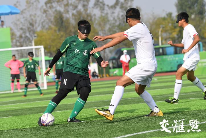 残运探秘｜耳听六路，他们在黑暗中玩转足球