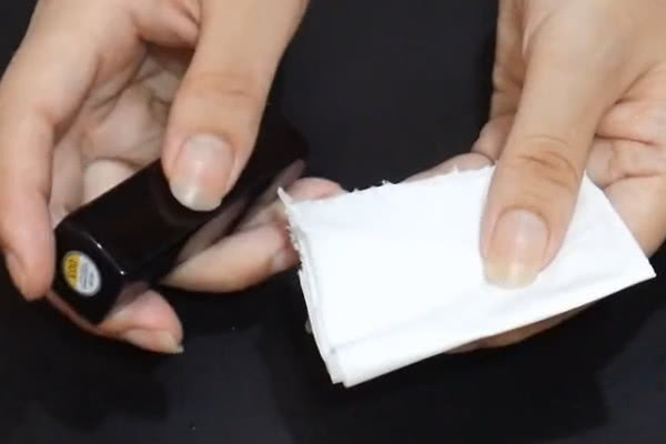 过期口红的100个小妙招,没开封的过期口红涂了有什么危害