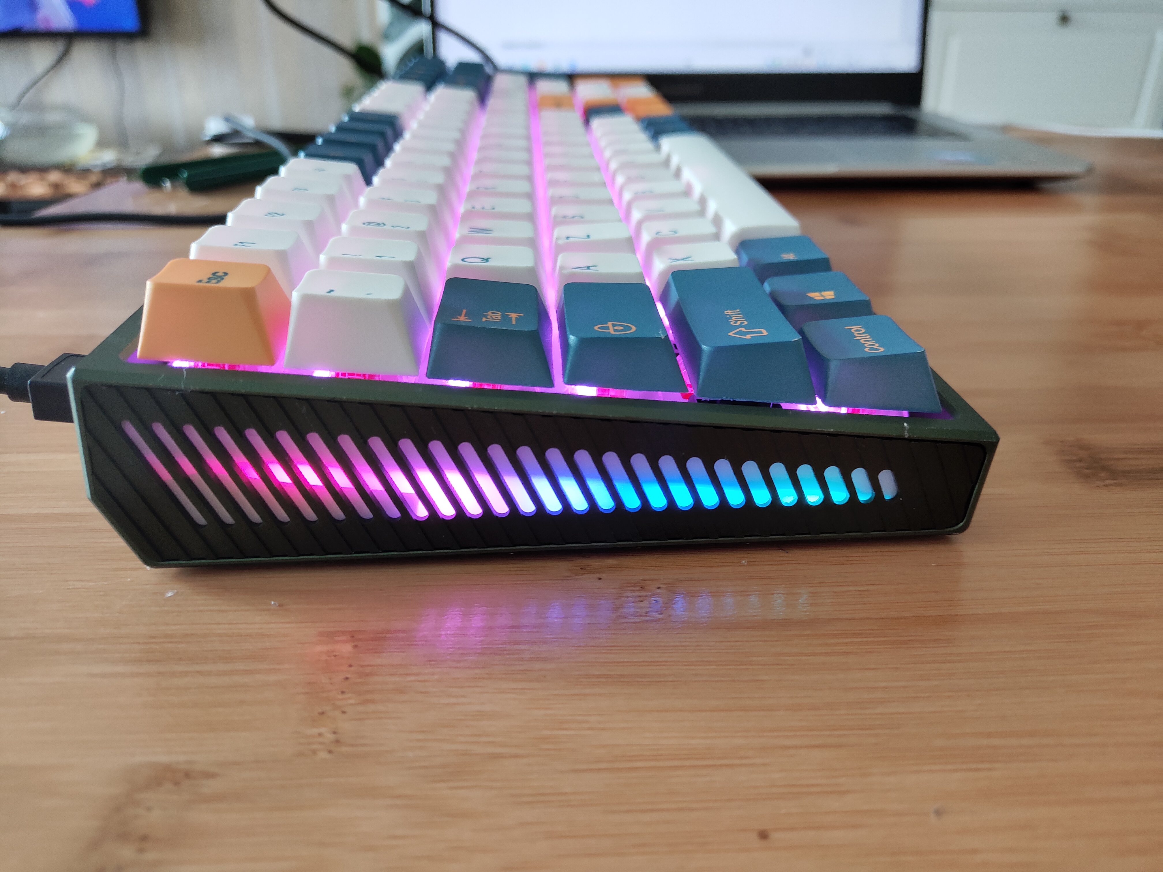 公认手感最好的机械键盘轴是什么,机械键盘樱桃轴与普通轴的区别