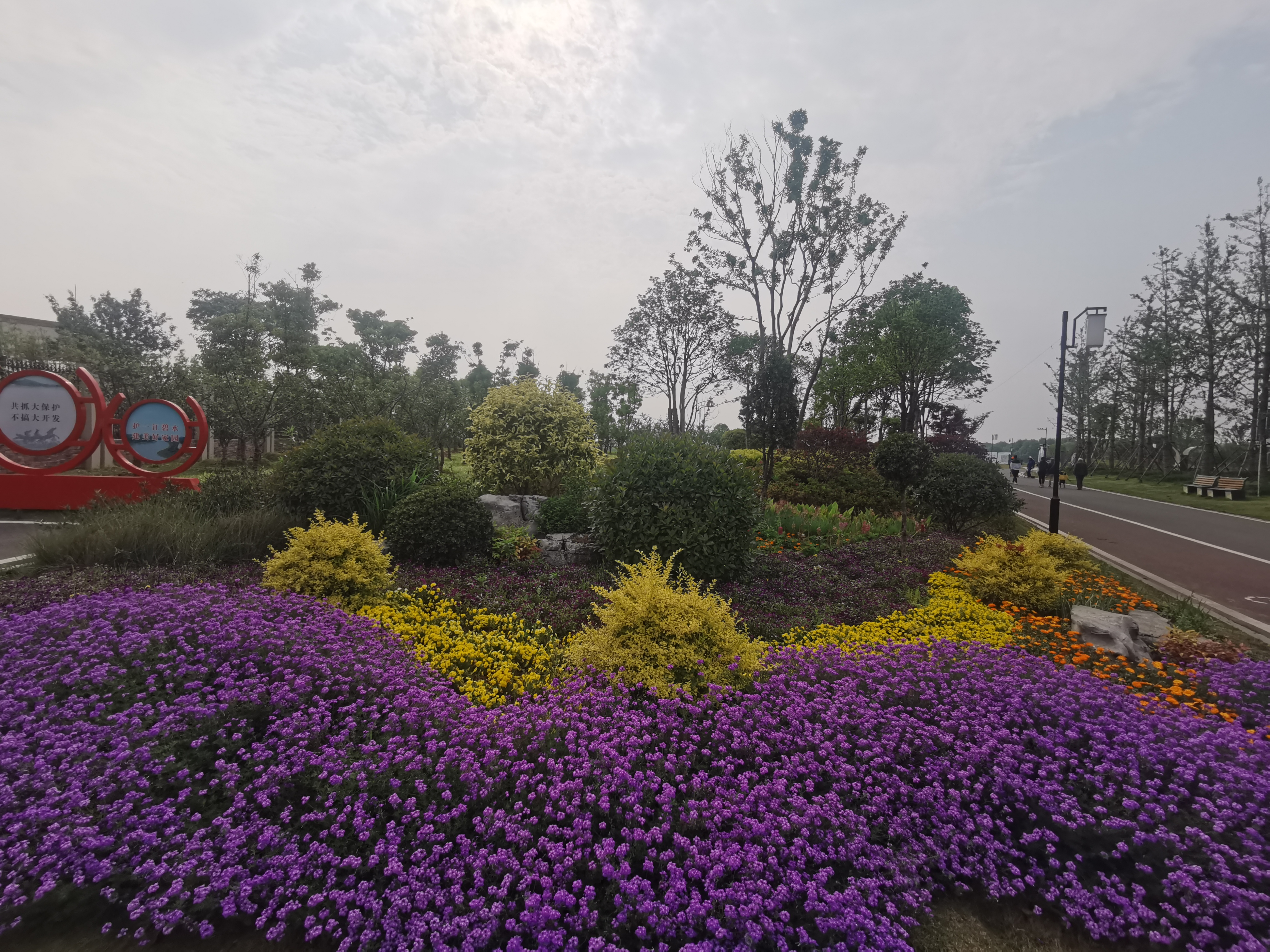 曾经的脏乱差变成了现在的新景观,从面目全非到焕然一新