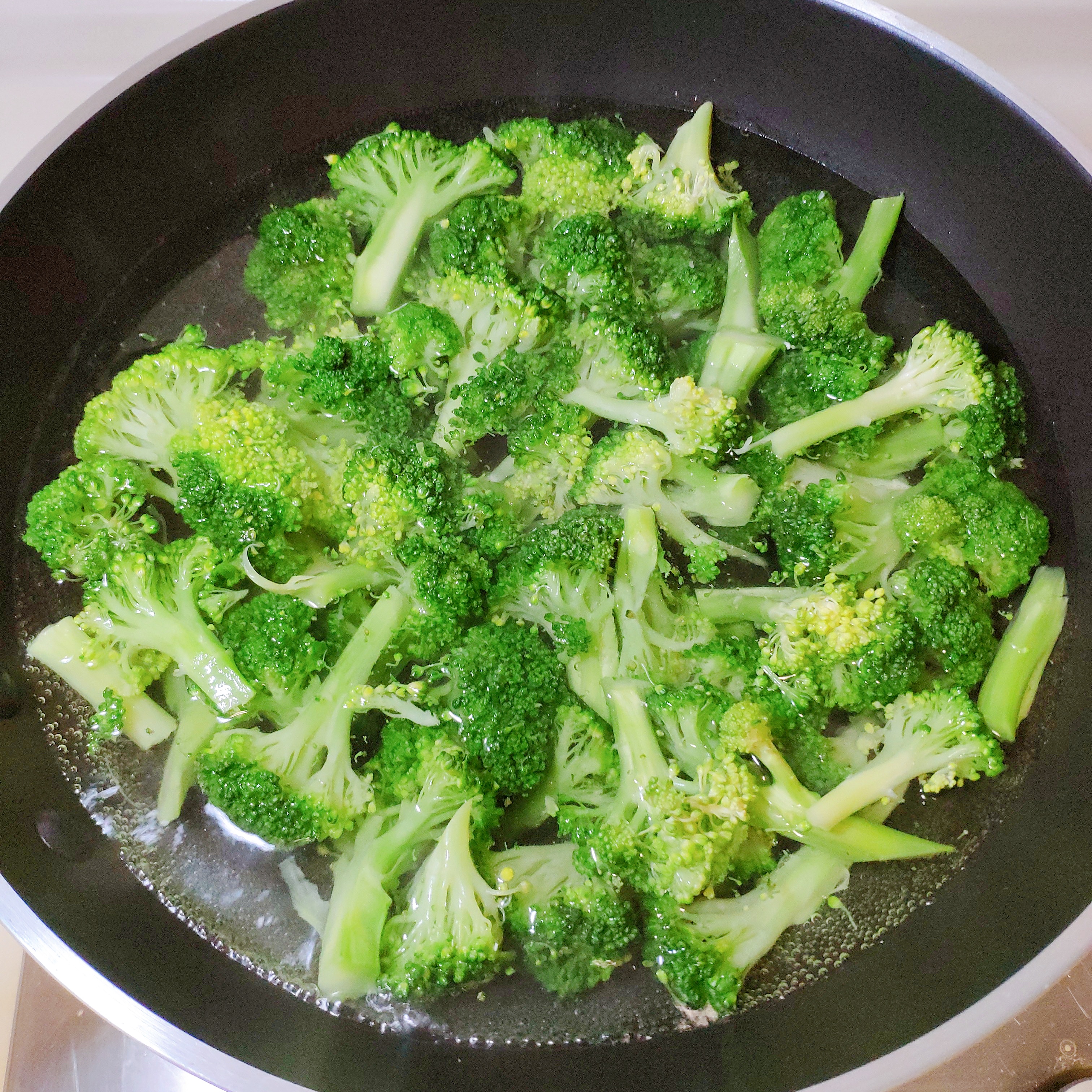 炒西兰花青翠不发黄，关键的1步不能省，清爽不油腻，多吃也不胖