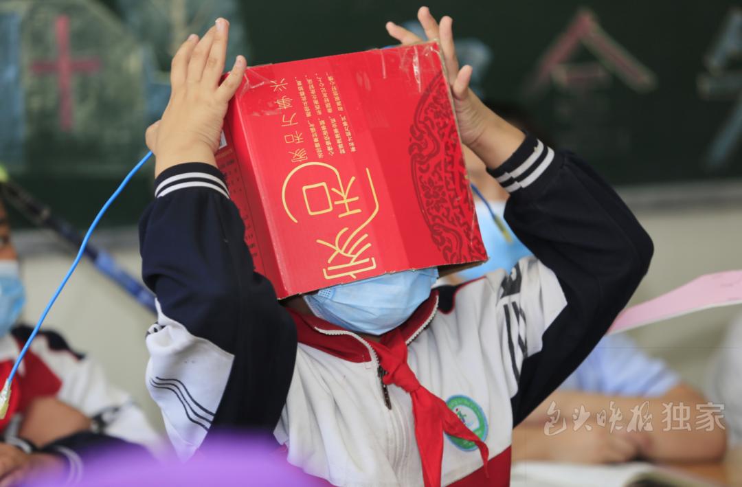 小孩上课搞笑视频笑喷了奶牛,小孩上课搞笑视频笑喷