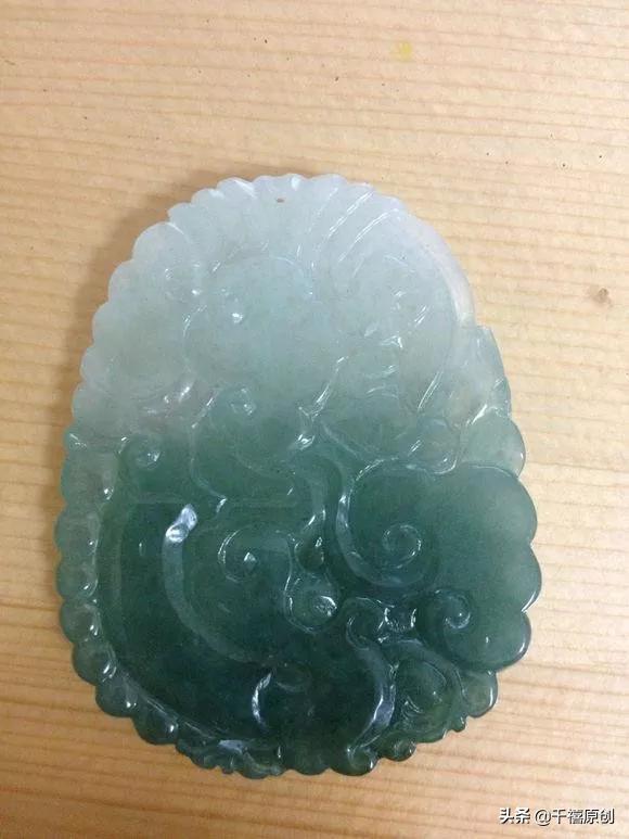 塑料管冒充手镯,一根塑料管就能冒充百万飘花镯