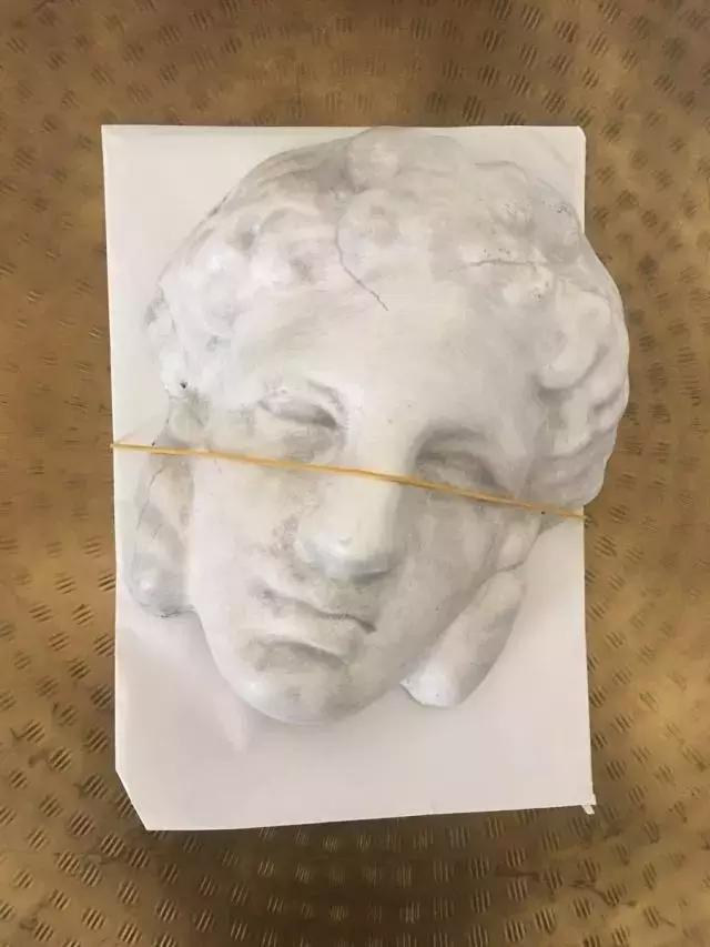 米兰时装周明星最佳看秀造型,米兰时装周明星看秀造型