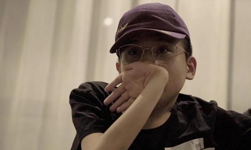 轮椅上的说唱歌手：父亲要把刀刺进我的胸膛