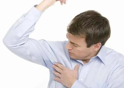 腋下有异味怎么办去除腋臭小窍门,腋下异味出汗多秘方