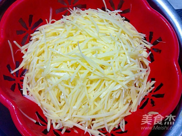 炒土豆丝注意点,炒土豆丝时哪种做法不粘锅