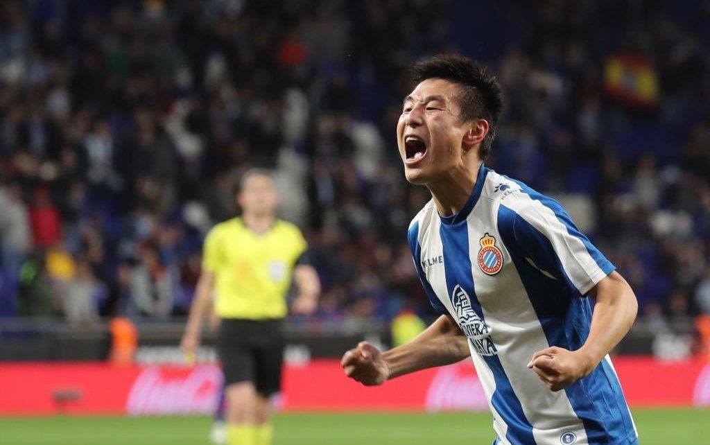 武磊成功在新赛季开始前伤愈归队,武磊留洋坐冷板凳视频