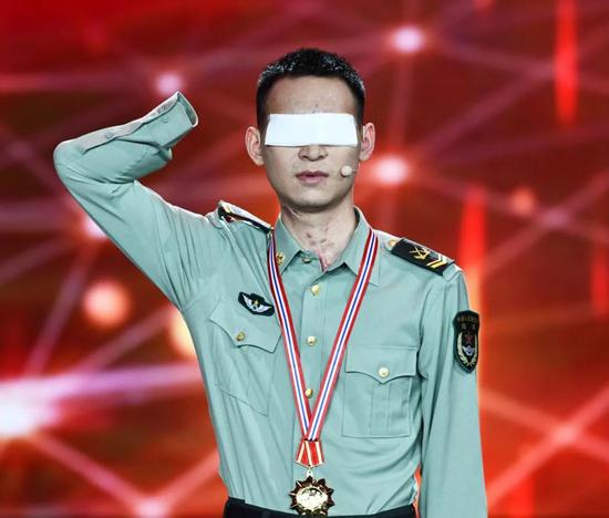 为了谁杜富国一等功,一等功臣杜富国回家视频