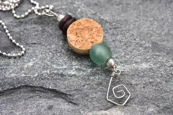 原来红酒塞才是一瓶酒中最值钱的，别再扔了