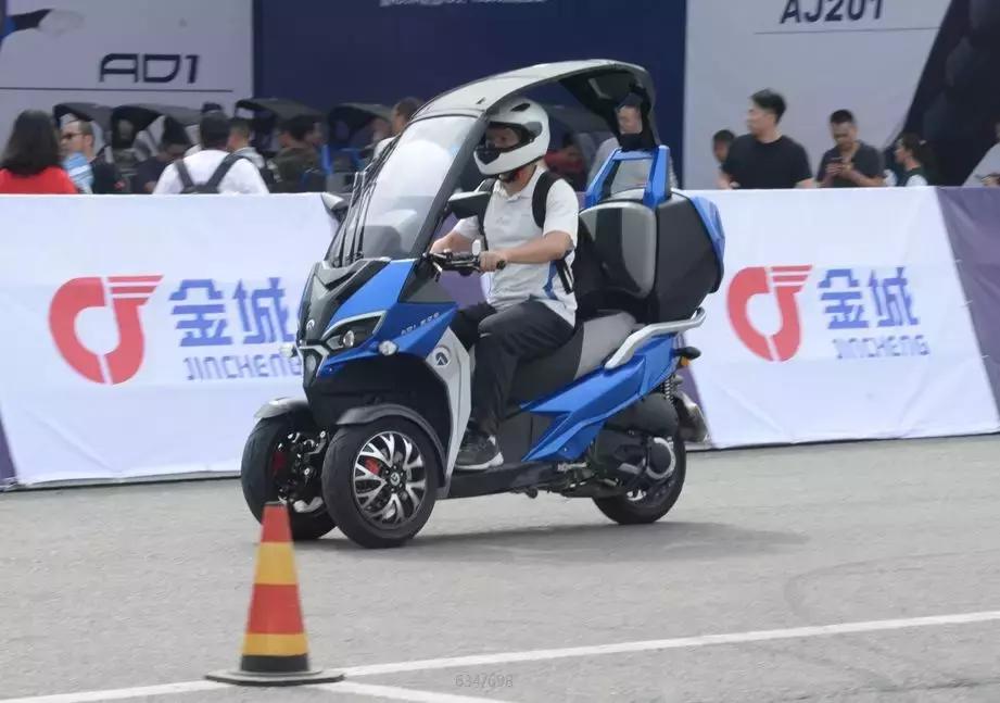 2.78万ADIVAAJ201欧系运动踏板首发！金城旗下多款车型试驾