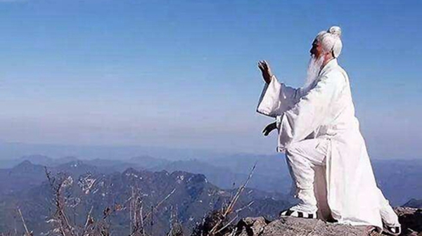 圣人不仁爱，把百姓当做刍草扎束的狗？这的确是老子的本意