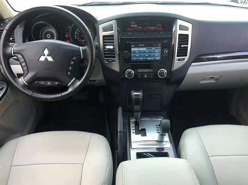 到店体验帕杰罗V93：高大威猛，动力参数弱，仅售33万