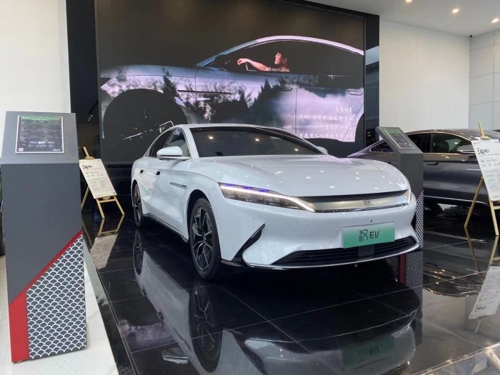 到店看艾力绅,比亚迪汉丹拿5g