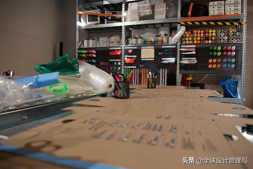 耐克设计师在米兰定制车间首次推出NikeAirMax