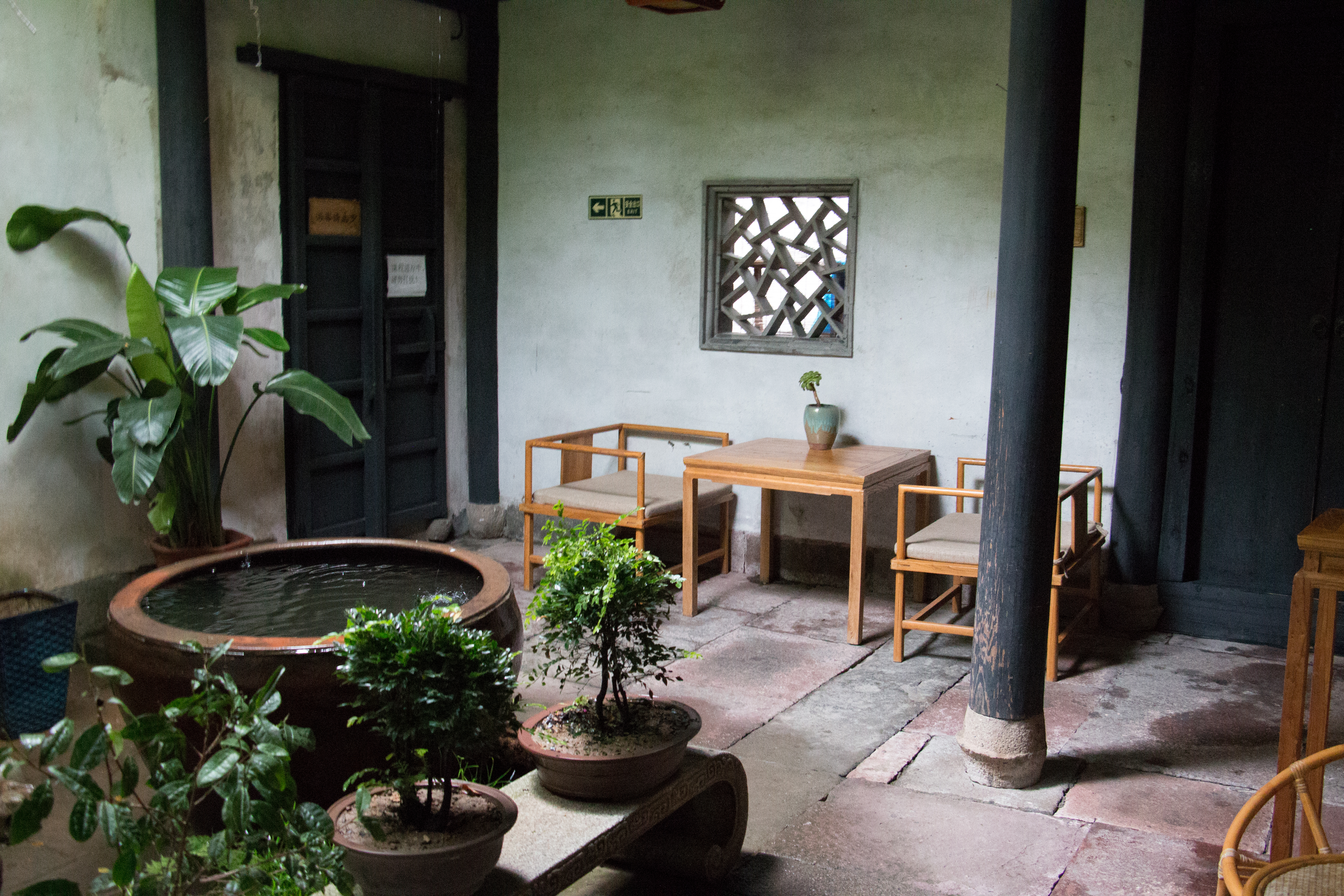 鹤皋古镇,鸣鹤古镇绕湖路