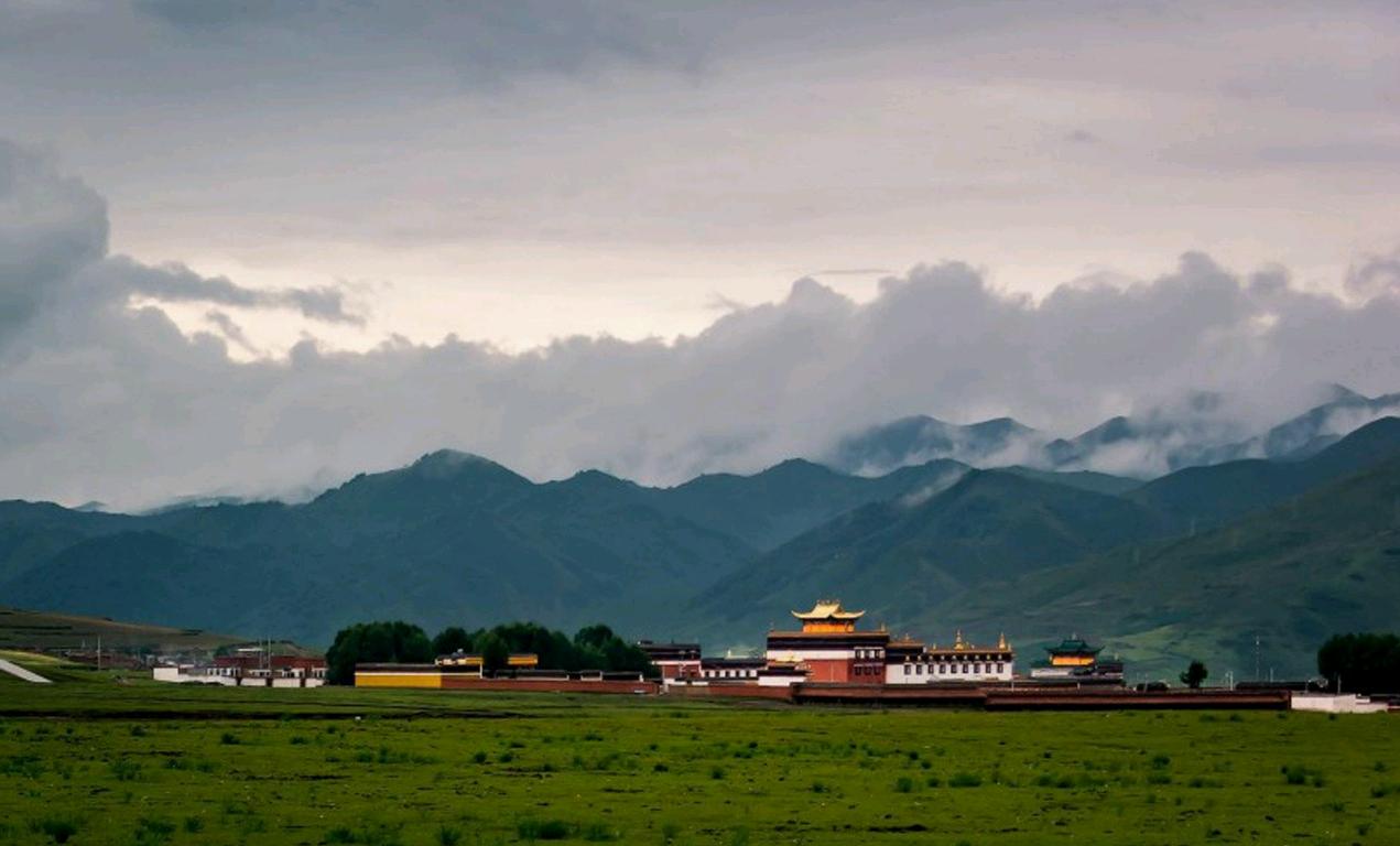 甘肃民风淳朴悠然，又略有点暴躁自大，山清水秀，景色宜人