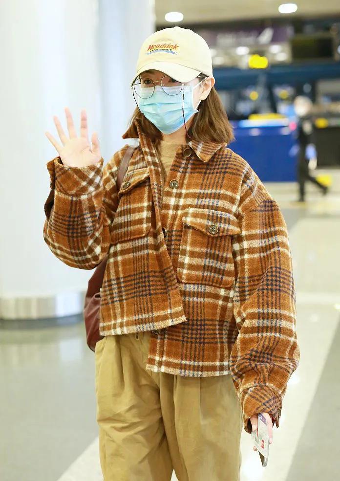 防疫造型大赛第二弹，杨幂热巴刘雯...戴口罩也挡不住的时髦感