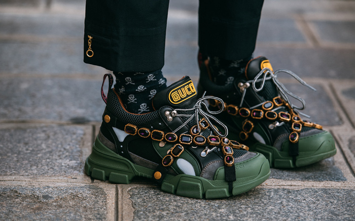 阿迪达斯adidas三叶草红色,阿迪达斯三叶草是高端系列