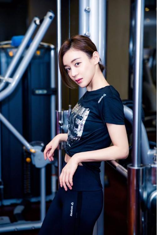 袁姗姗白色礼服,袁珊珊穿波司登